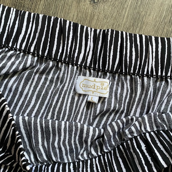 🎀 2 for $20sale 🎀 Mud Pie Off-the-shoulder zebra top - Picture 2 of 3